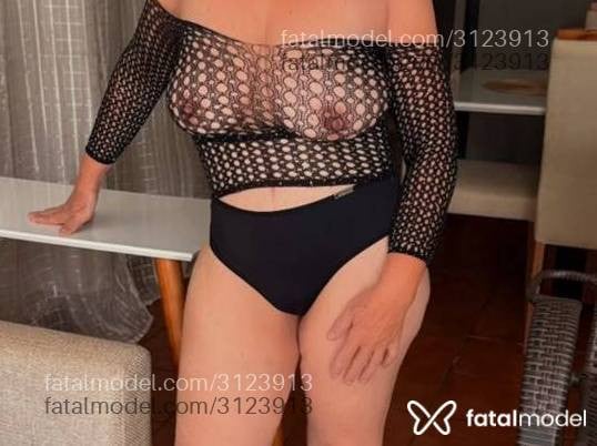 Acompanhante mulher com cabelo castanho de olhos mel - Zara