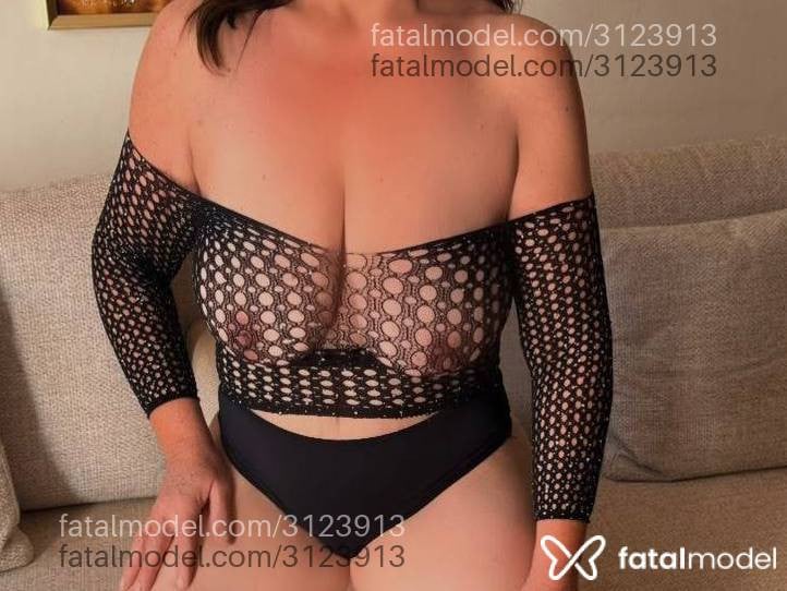 Acompanhante mulher com cabelo castanho de olhos mel - Zara