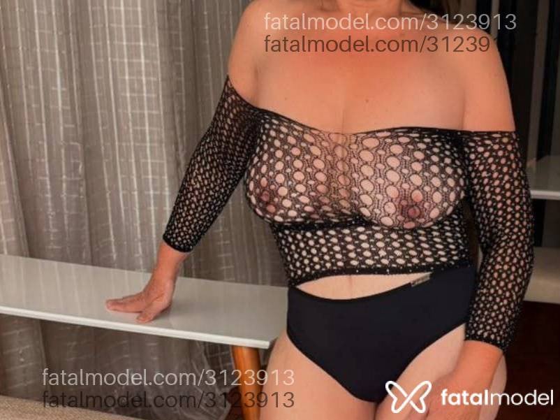 Acompanhante mulher com cabelo castanho de olhos mel - Zara