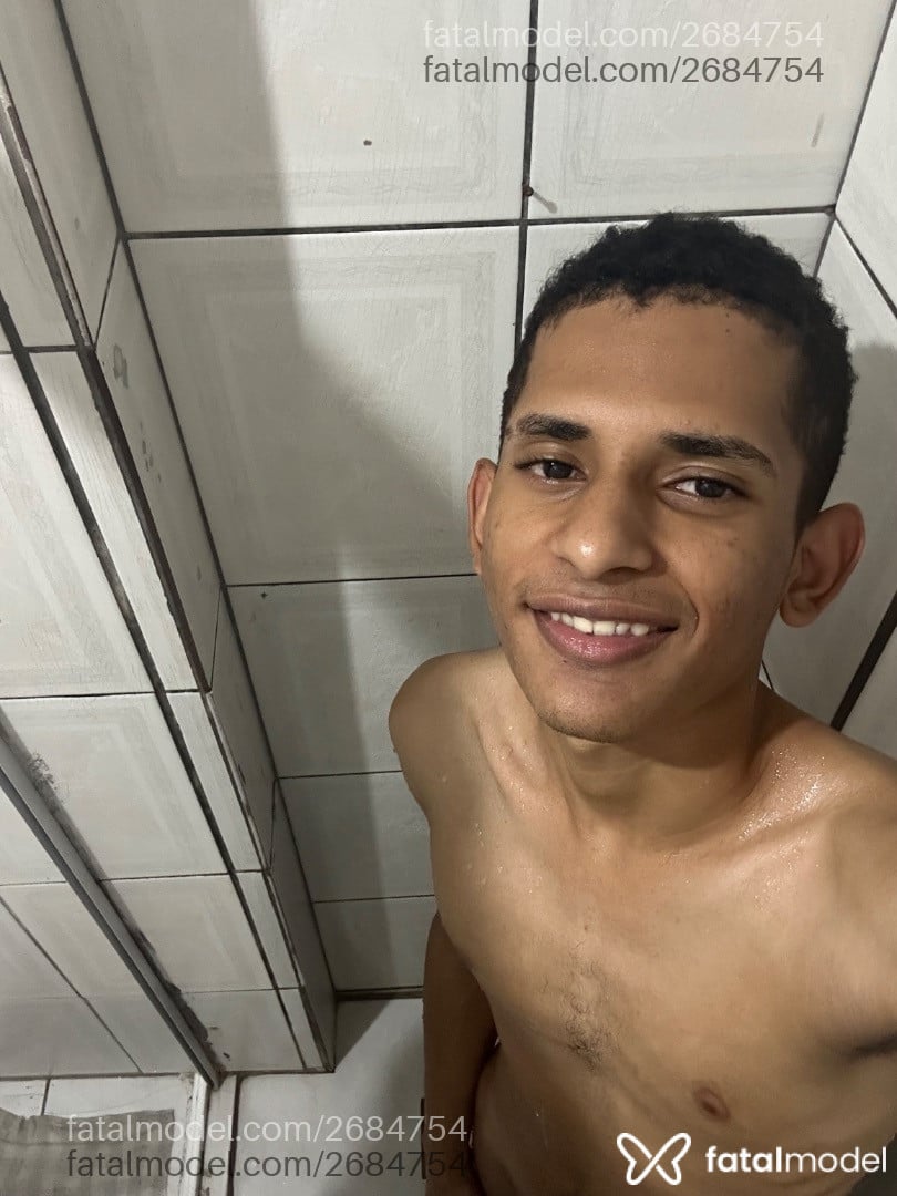 Acompanhante homem morena (o) de olhos castanhos - Apolo Acompanhante homem morena (o) de olhos castanhos - Apolo