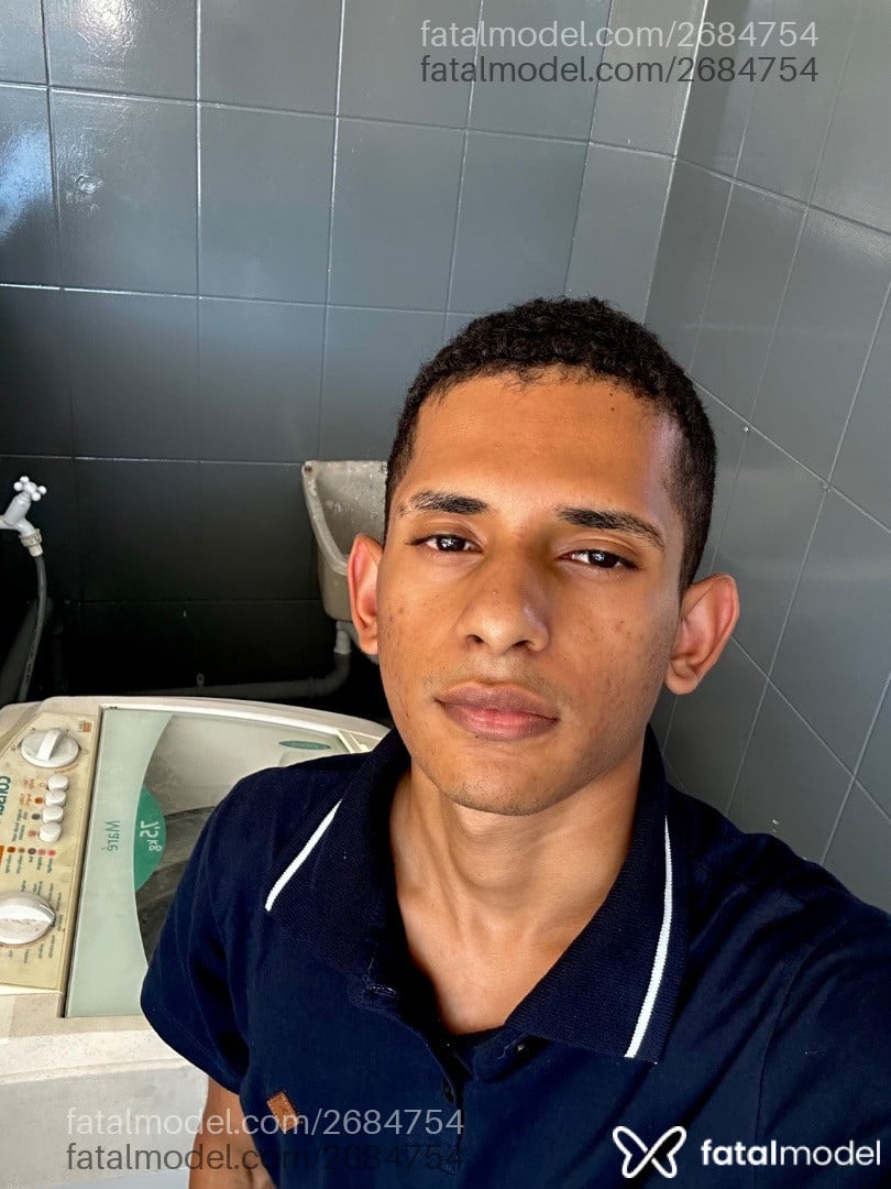 Acompanhante homem morena (o) de olhos castanhos - Apolo Acompanhante homem morena (o) de olhos castanhos - Apolo