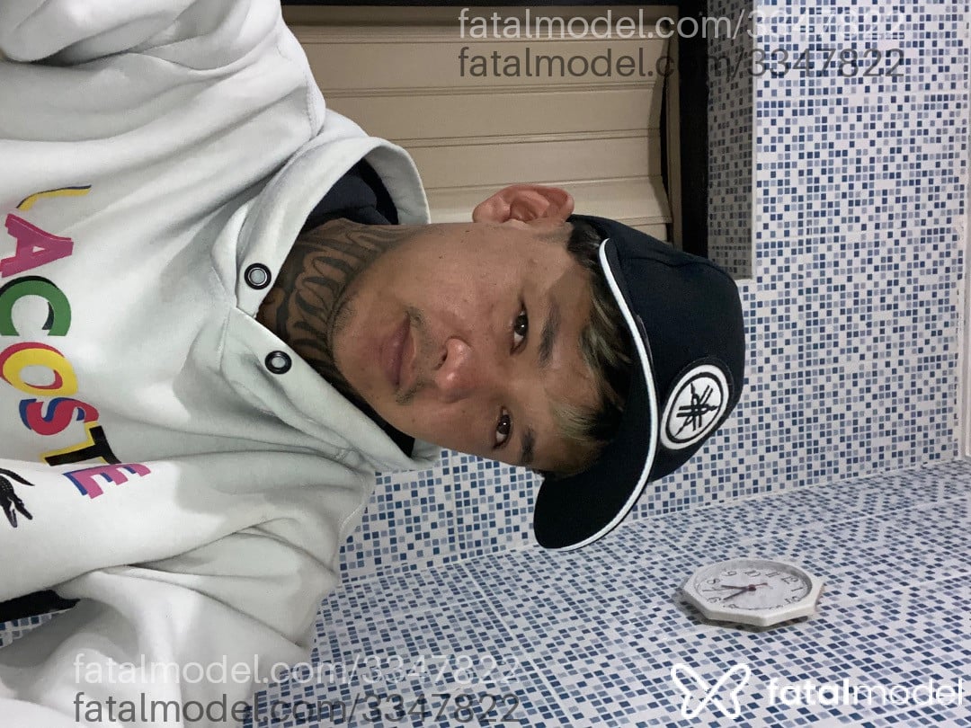 Acompanhante homem com cabelo castanho de olhos castanhos - Lucas
