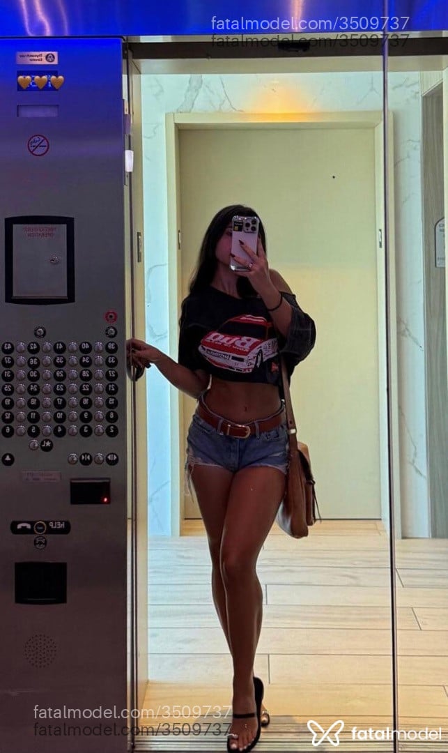 Acompanhante mulher morena (o) de olhos castanhos - Vitória Luz