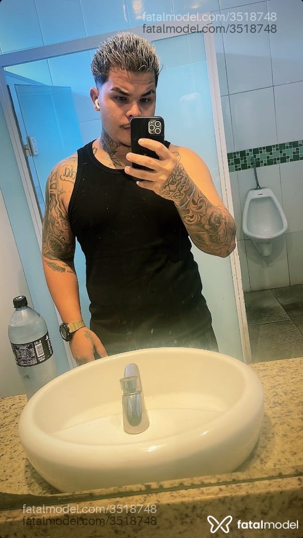 Acompanhante homem com cabelo castanho de olhos castanhos - Matheus