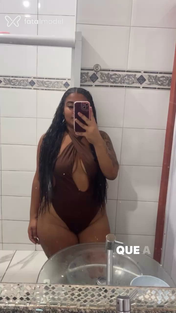 Acompanhante mulher morena (o) de olhos pretos - Vitória