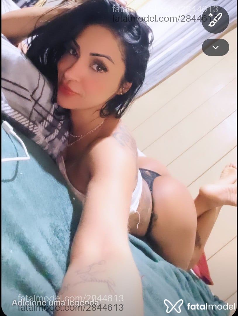Acompanhante mulher morena (o) de olhos castanhos - Polle Acompanhante mulher morena (o) de olhos castanhos - Polle
