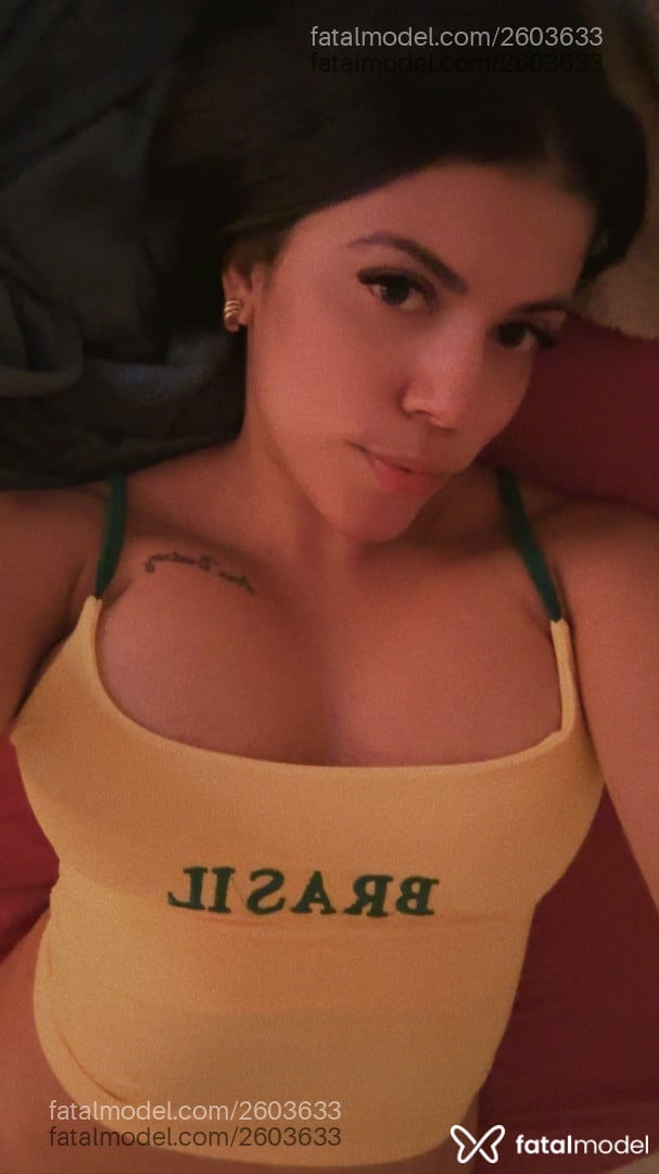 Acompanhante mulher com cabelo castanho de olhos castanhos - Karis