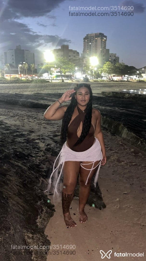 Acompanhante mulher morena (o) de olhos pretos - Vitória