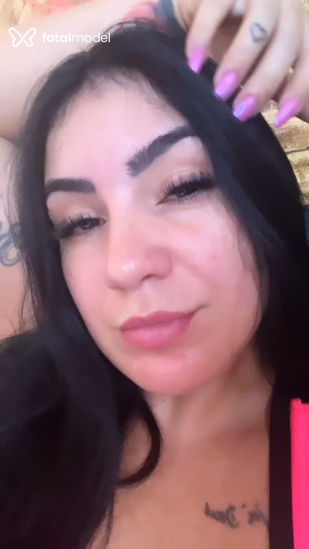 Acompanhante mulher morena (o) de olhos castanhos - Mirella