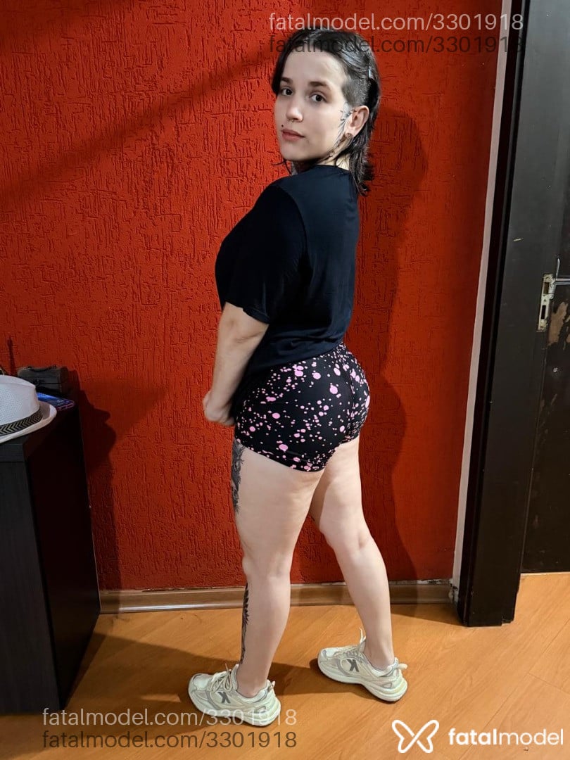 Acompanhante mulher com cabelo castanho de olhos castanhos - Vitória