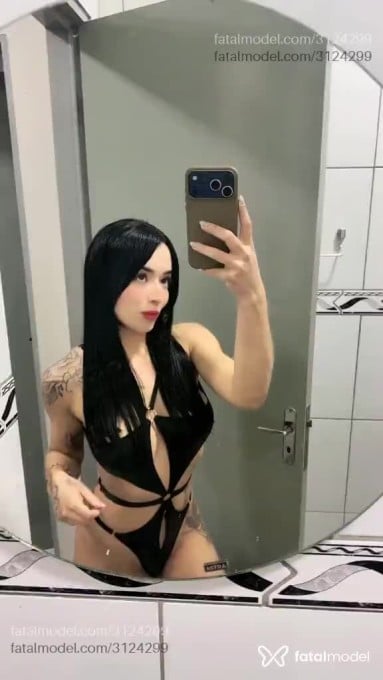 Acompanhante mulher morena (o) de olhos castanhos - Laine