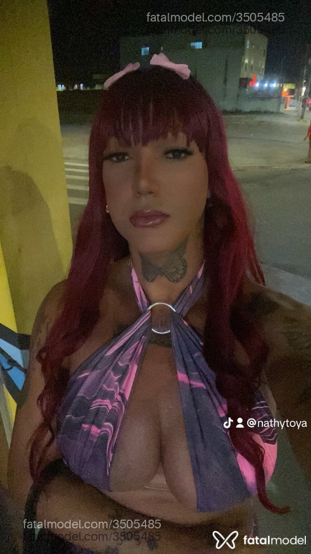 Acompanhante mulher trans ruiva (o) de olhos castanhos - Lhunna