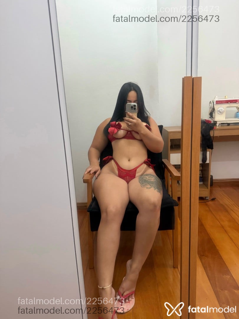 Acompanhante mulher com cabelo castanho de olhos castanhos - Elisa