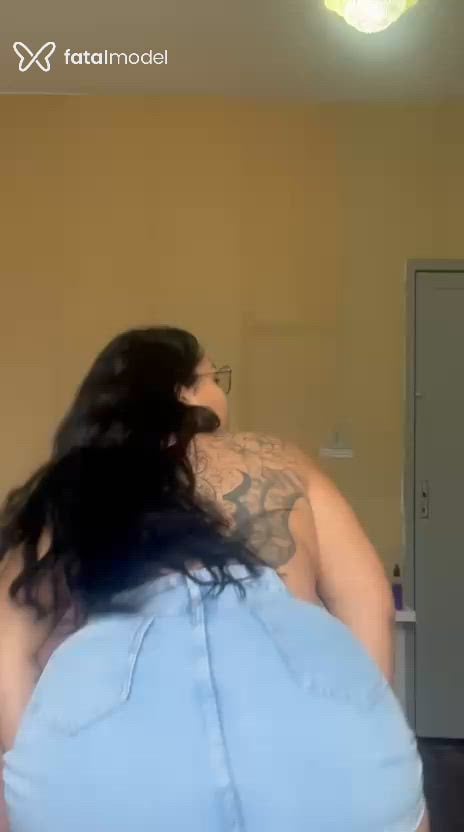 Acompanhante mulher morena (o) de olhos castanhos - Larissa