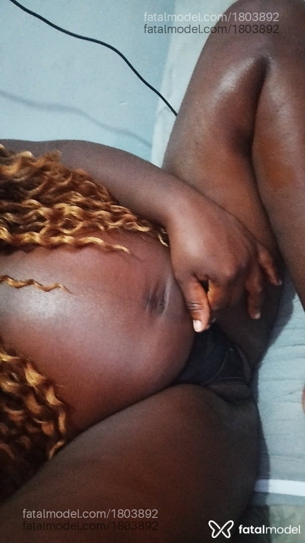 Acompanhante mulher com cabelo castanho de olhos castanhos - Katylicia