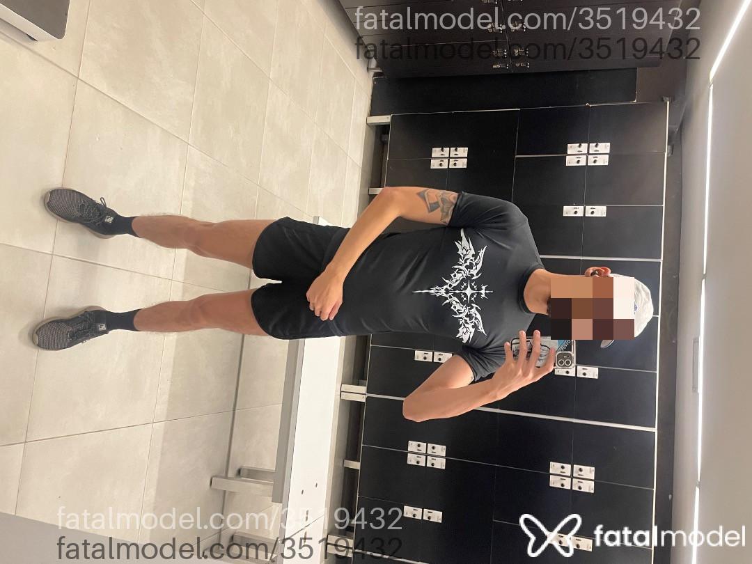 Acompanhante homem com cabelo castanho de olhos castanhos - Henry