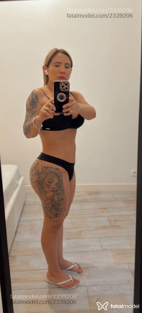 Acompanhante mulher loira (o) de olhos castanhos - Pietra