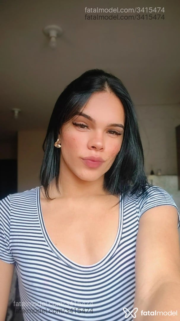 Acompanhante mulher trans morena (o) de olhos castanhos - Anny