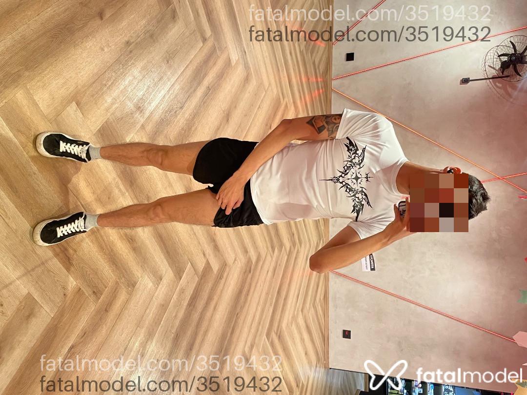 Acompanhante homem com cabelo castanho de olhos castanhos - Henry