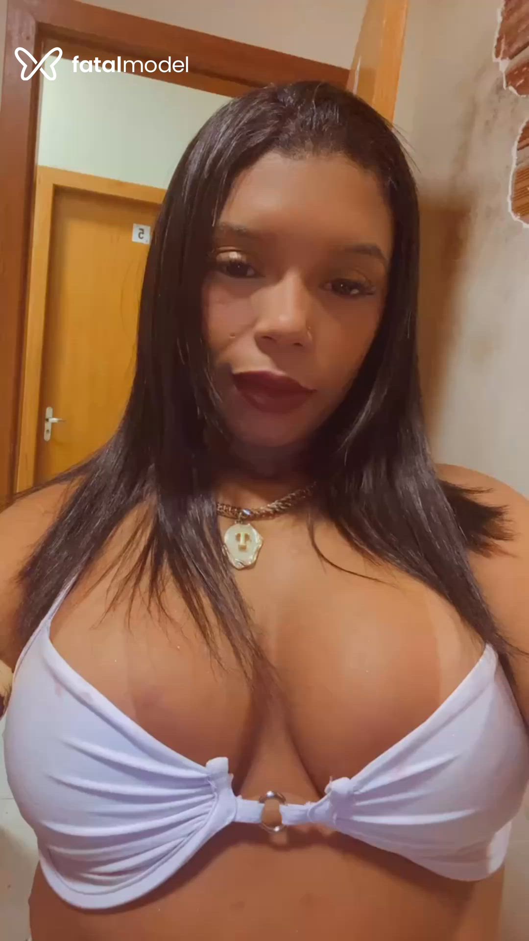 Acompanhante mulher morena (o) de olhos castanhos - Bruna
