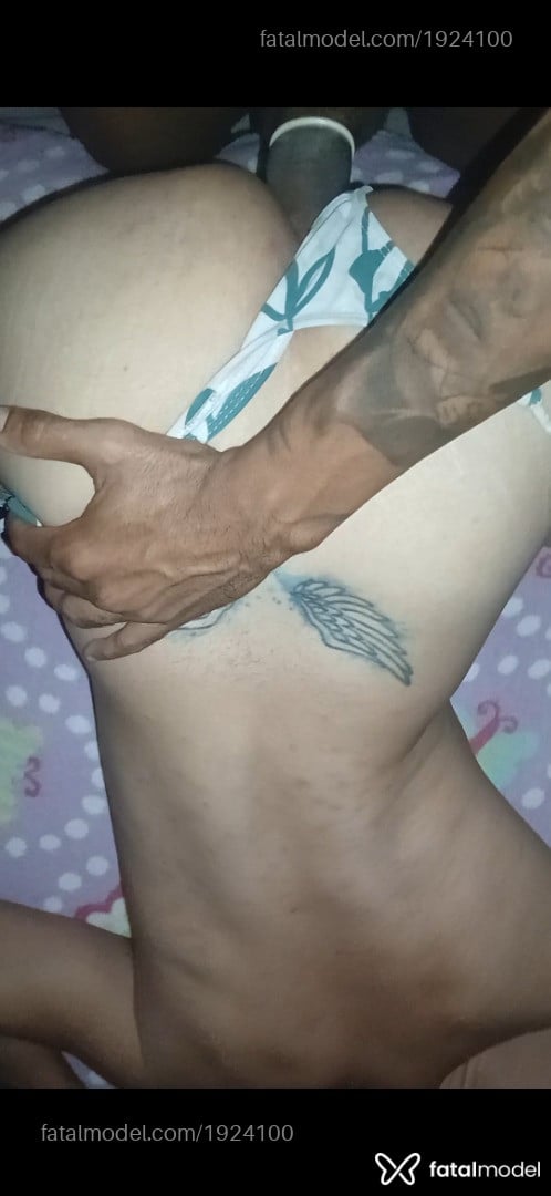 Acompanhante mulher trans com cabelo castanho de olhos castanhos - Crystal