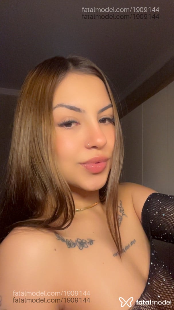 Acompanhante mulher com cabelo castanho de olhos castanhos - Larih Silva
