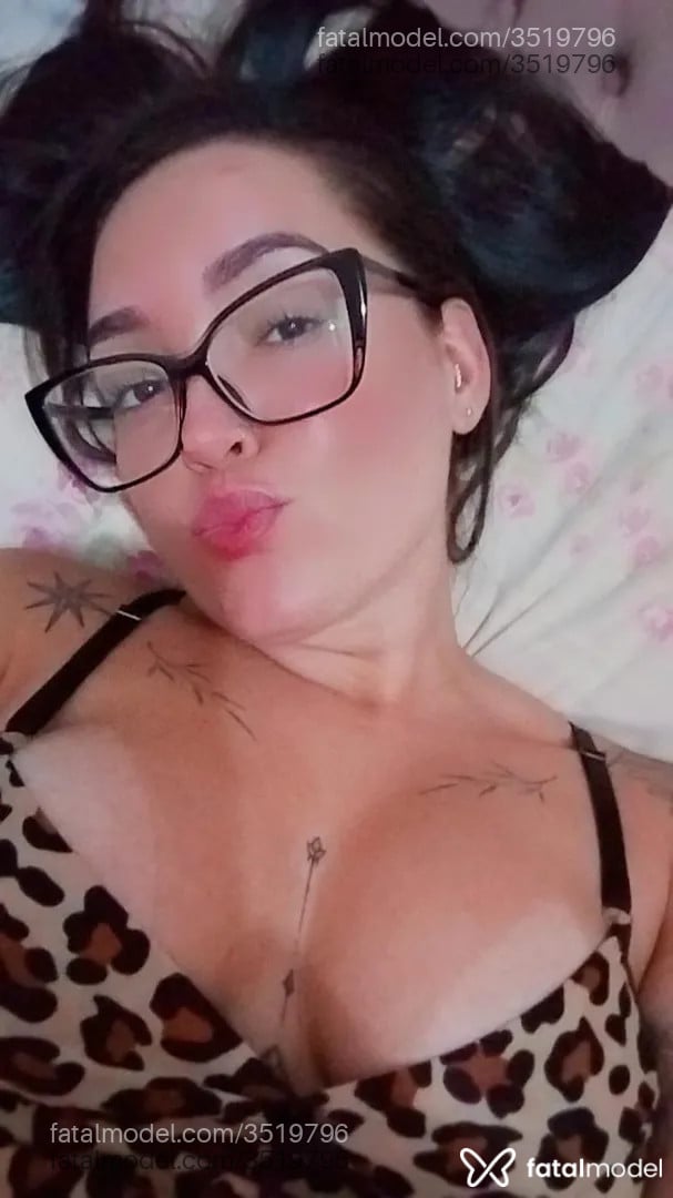 Acompanhante mulher com cabelo castanho de olhos castanhos - Nicole Plaza