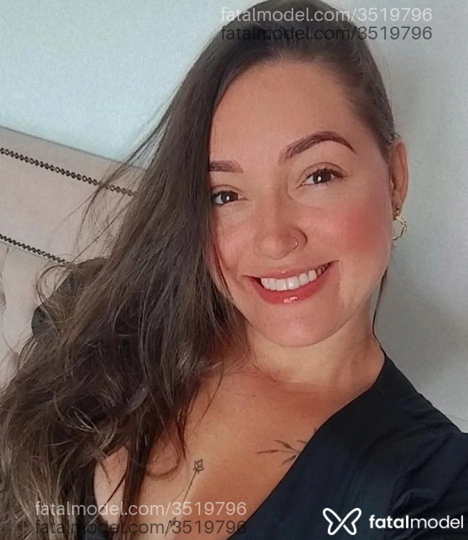 Acompanhante mulher com cabelo castanho de olhos castanhos - Nicole Plaza