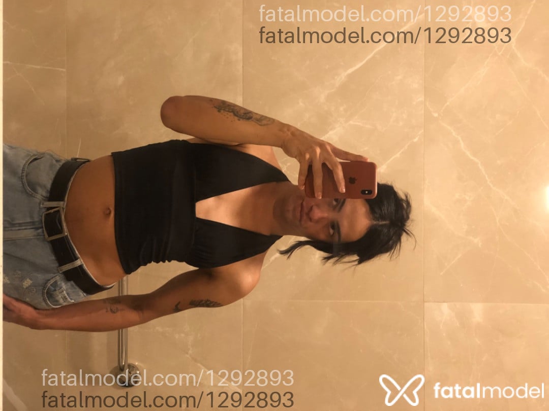 Acompanhante mulher trans morena (o) de olhos castanhos - Jade