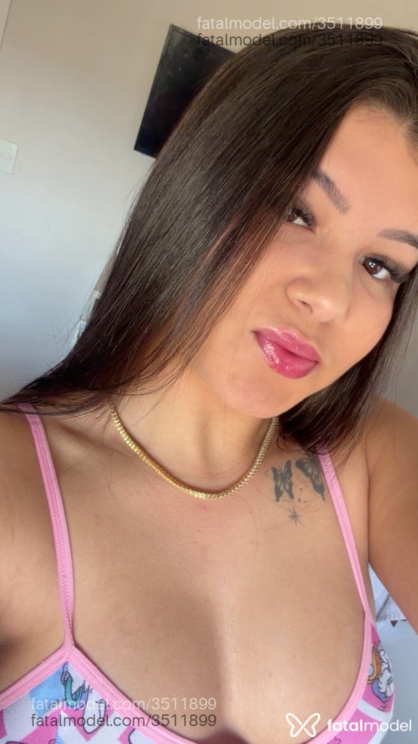 Acompanhante mulher morena (o) de olhos castanhos - Larissa