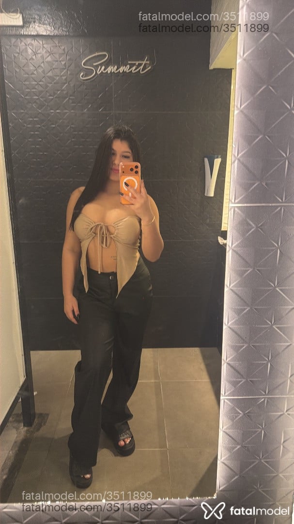Acompanhante mulher morena (o) de olhos castanhos - Larissa