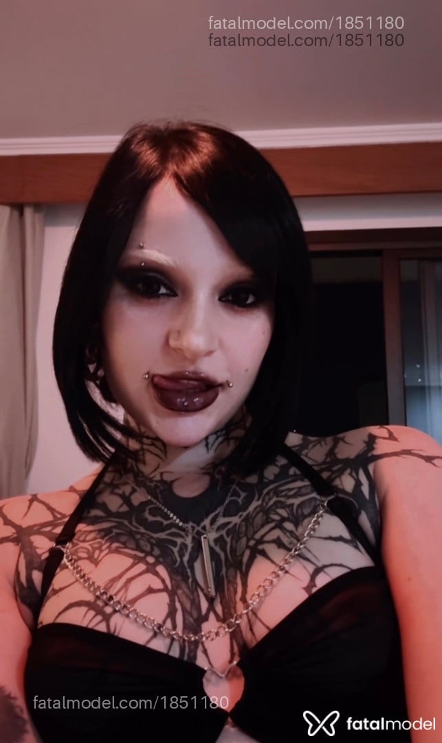 Acompanhante mulher morena (o) de olhos pretos - Agnes Cateline