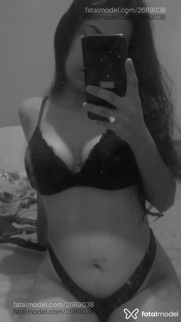 Acompanhante mulher com cabelo castanho de olhos castanhos - Emilly
