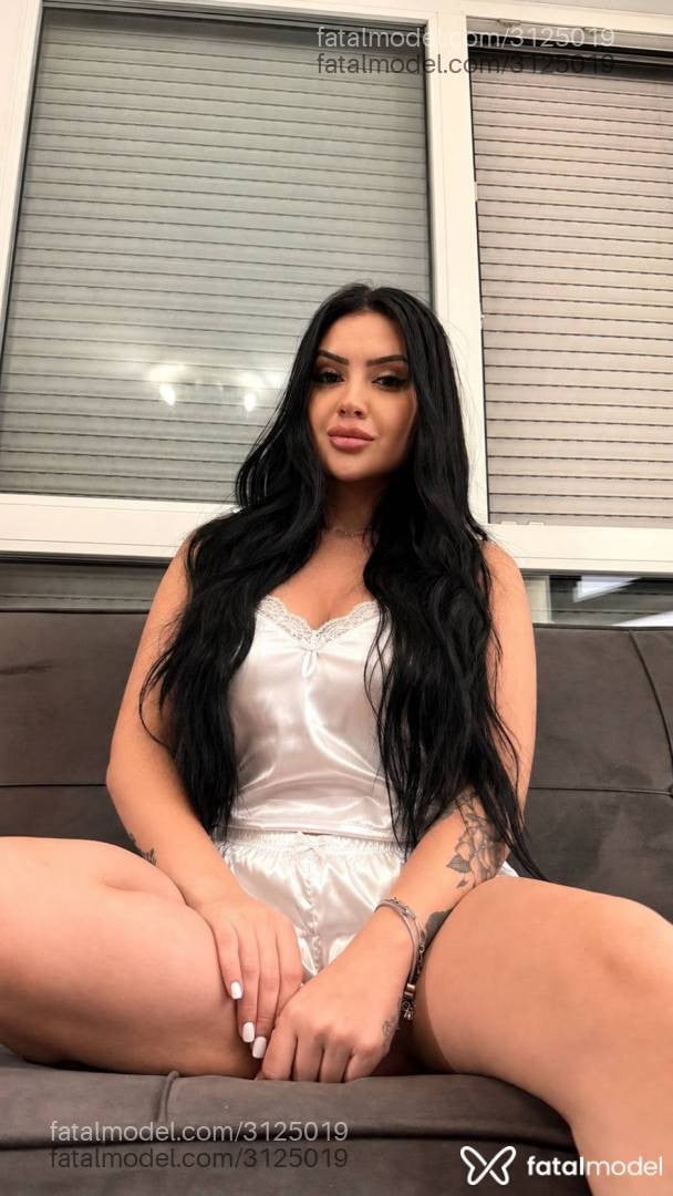 Acompanhante mulher morena (o) de olhos mel - Mel