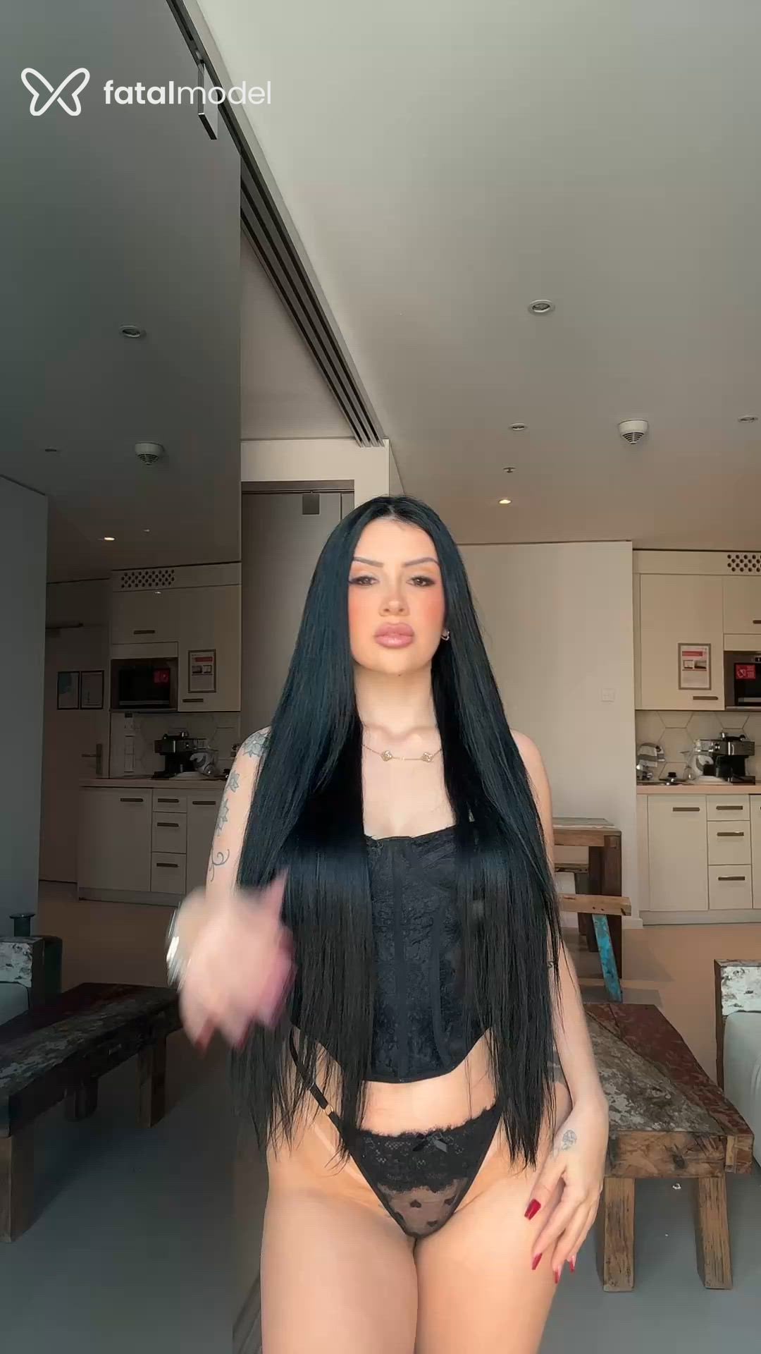 Acompanhante mulher morena (o) de olhos mel - Mel