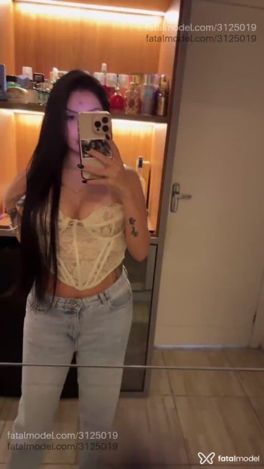Acompanhante mulher morena (o) de olhos mel - Mel