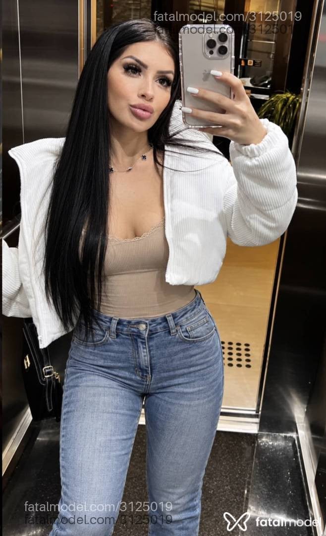 Acompanhante mulher morena (o) de olhos mel - Mel