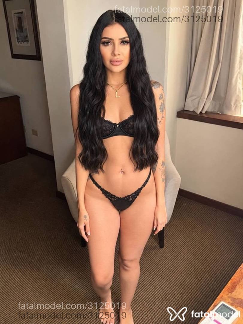 Acompanhante mulher morena (o) de olhos mel - Mel