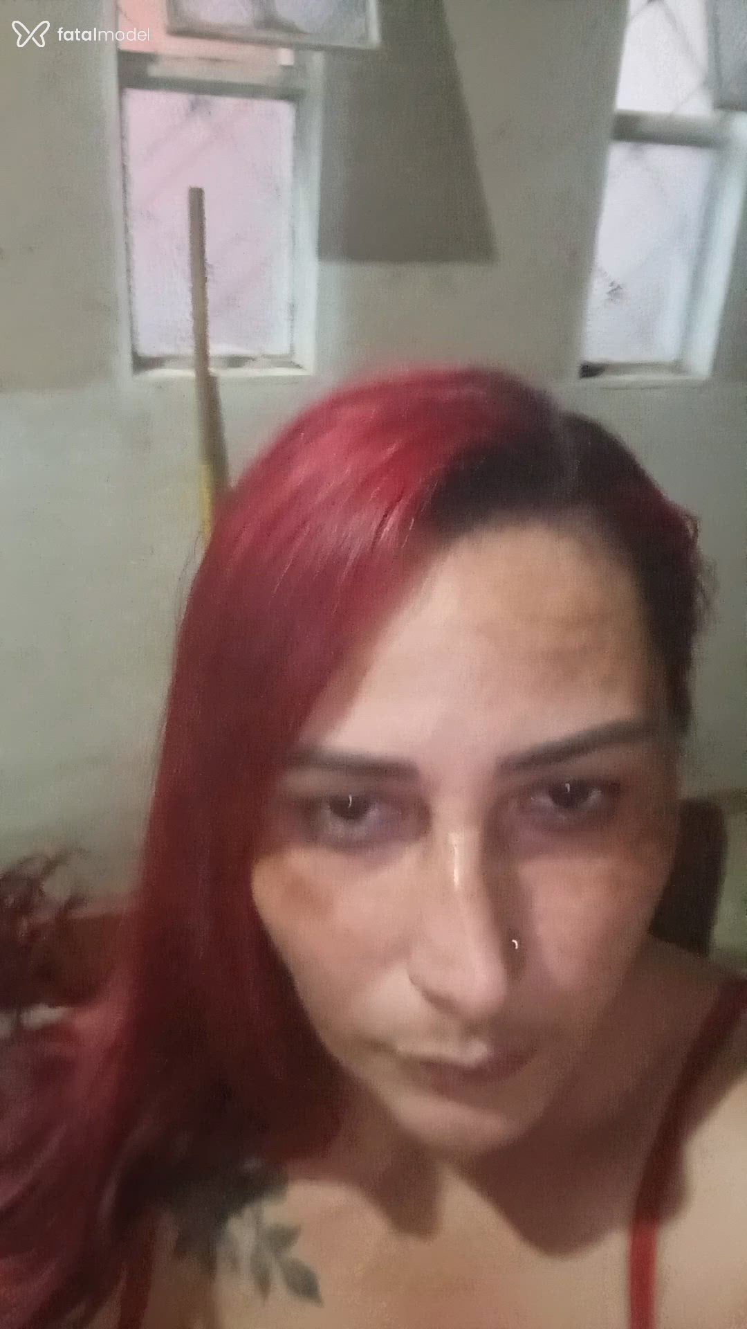 Acompanhante mulher morena (o) de olhos castanhos - Alerquina