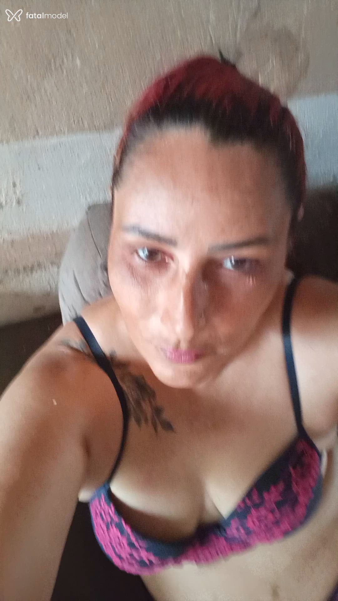 Acompanhante mulher morena (o) de olhos castanhos - Alerquina