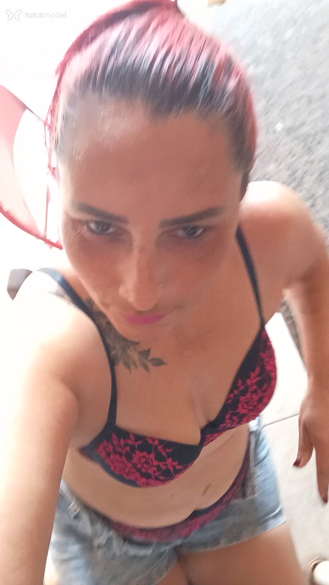 Acompanhante mulher morena (o) de olhos castanhos - Alerquina