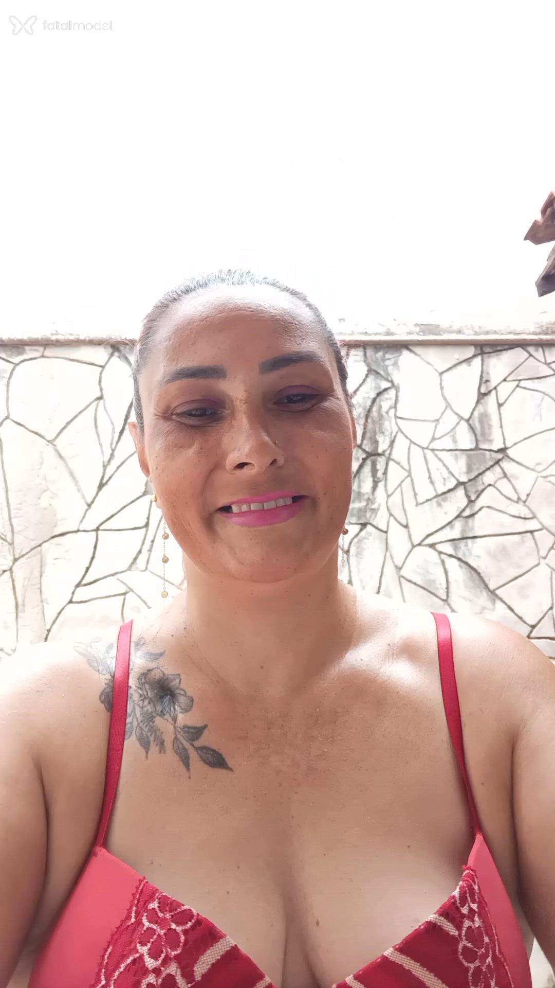 Acompanhante mulher morena (o) de olhos castanhos - Alerquina