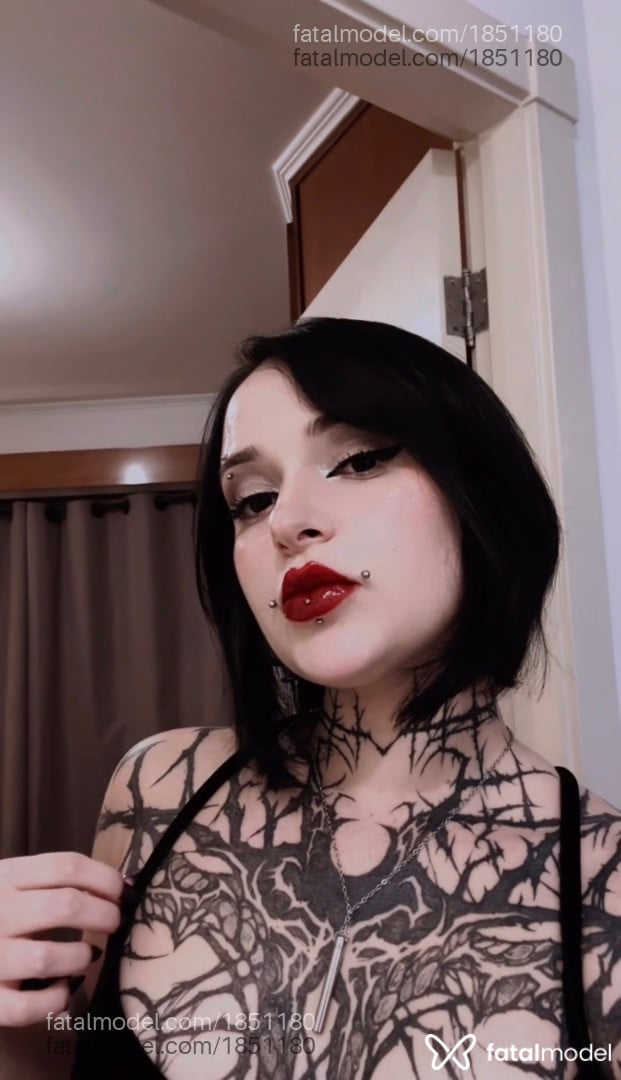 Acompanhante mulher morena (o) de olhos pretos - Agnes Cateline