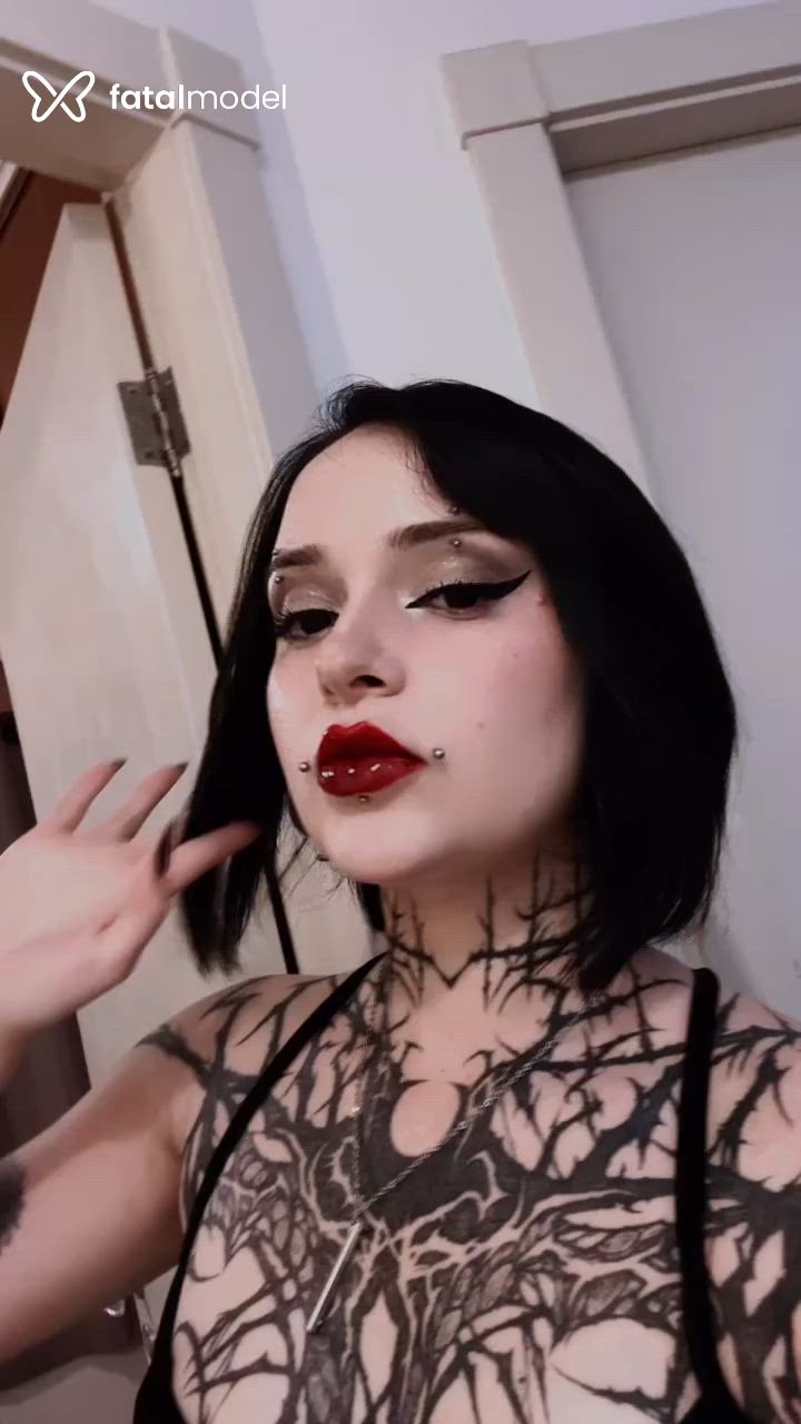 Acompanhante mulher morena (o) de olhos pretos - Agnes Cateline