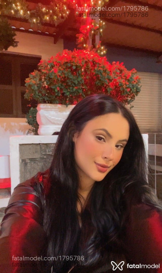 Acompanhante mulher morena (o) de olhos castanhos - Antonela