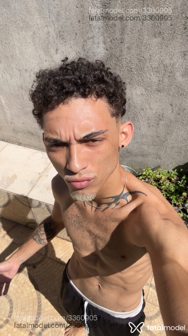 Acompanhante homem com cabelo castanho de olhos castanhos - Paçoca