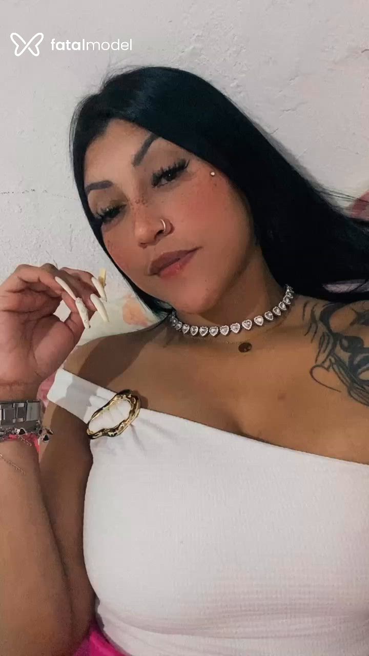 Acompanhante mulher morena (o) de olhos castanhos - Scarlat Campos