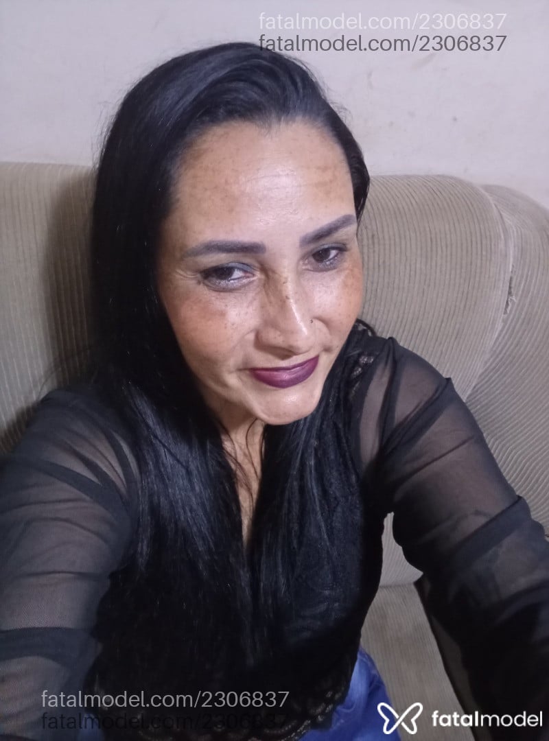 Acompanhante mulher morena (o) de olhos castanhos - Alerquina