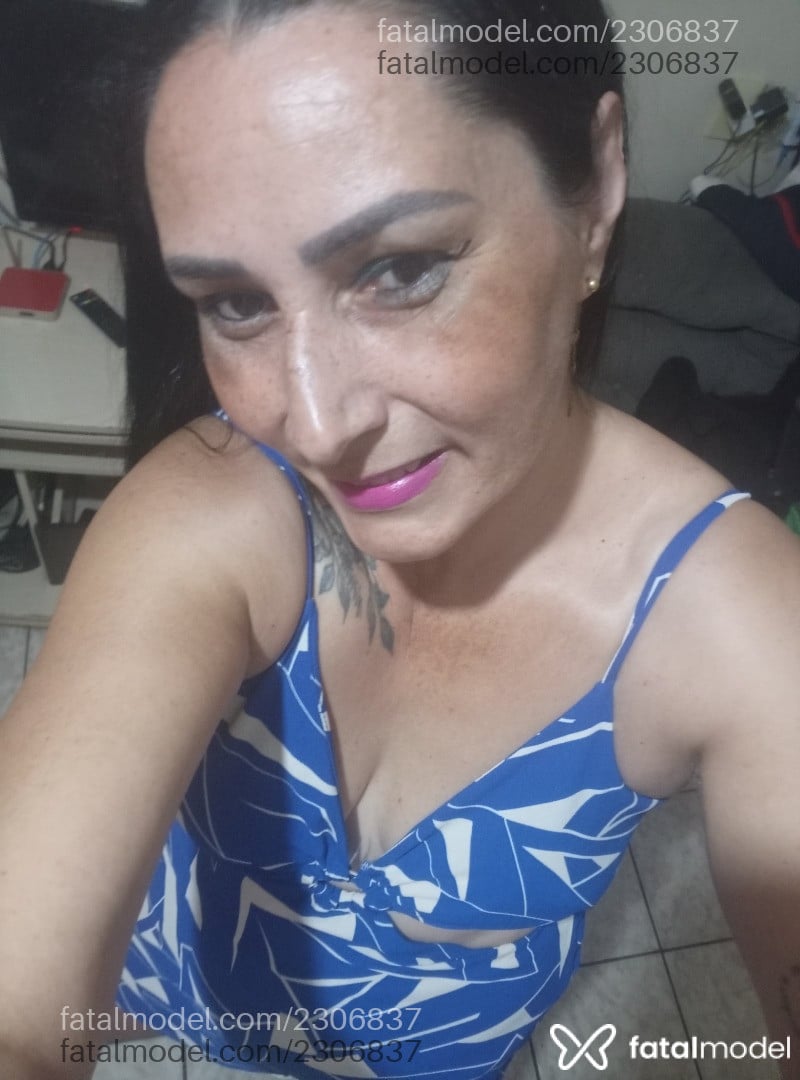 Acompanhante mulher morena (o) de olhos castanhos - Alerquina