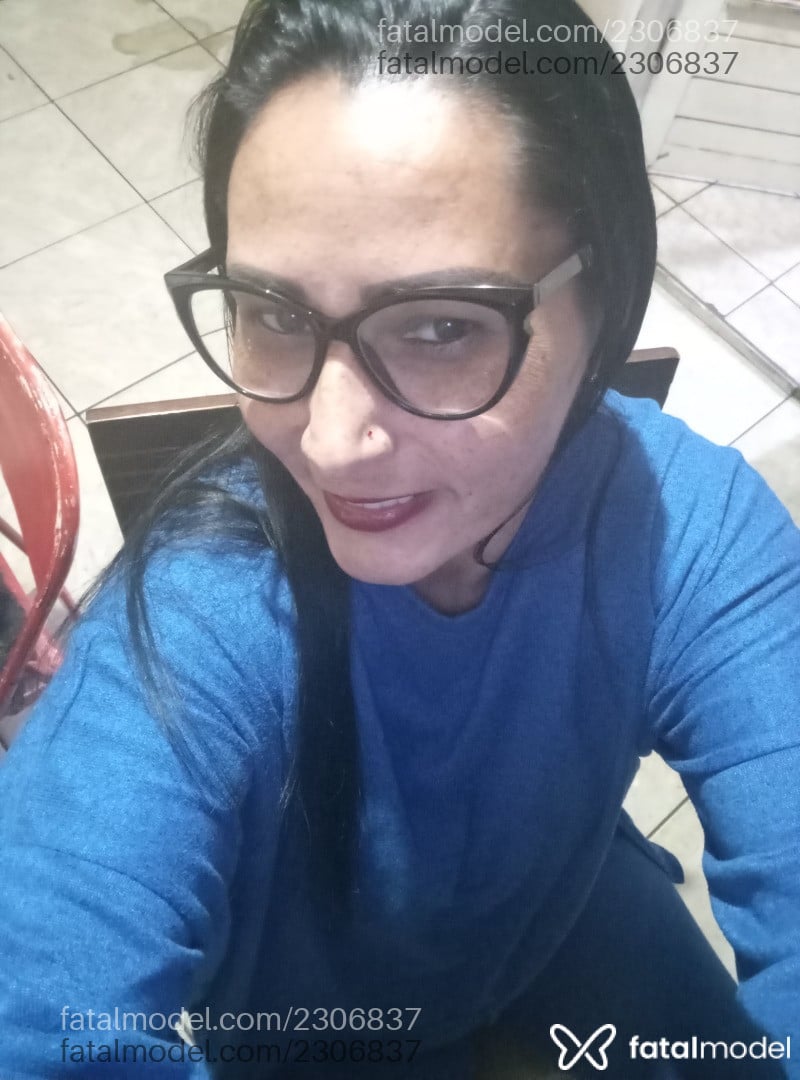 Acompanhante mulher morena (o) de olhos castanhos - Alerquina